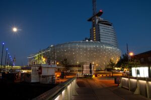 Das Klimahaus bei Nacht