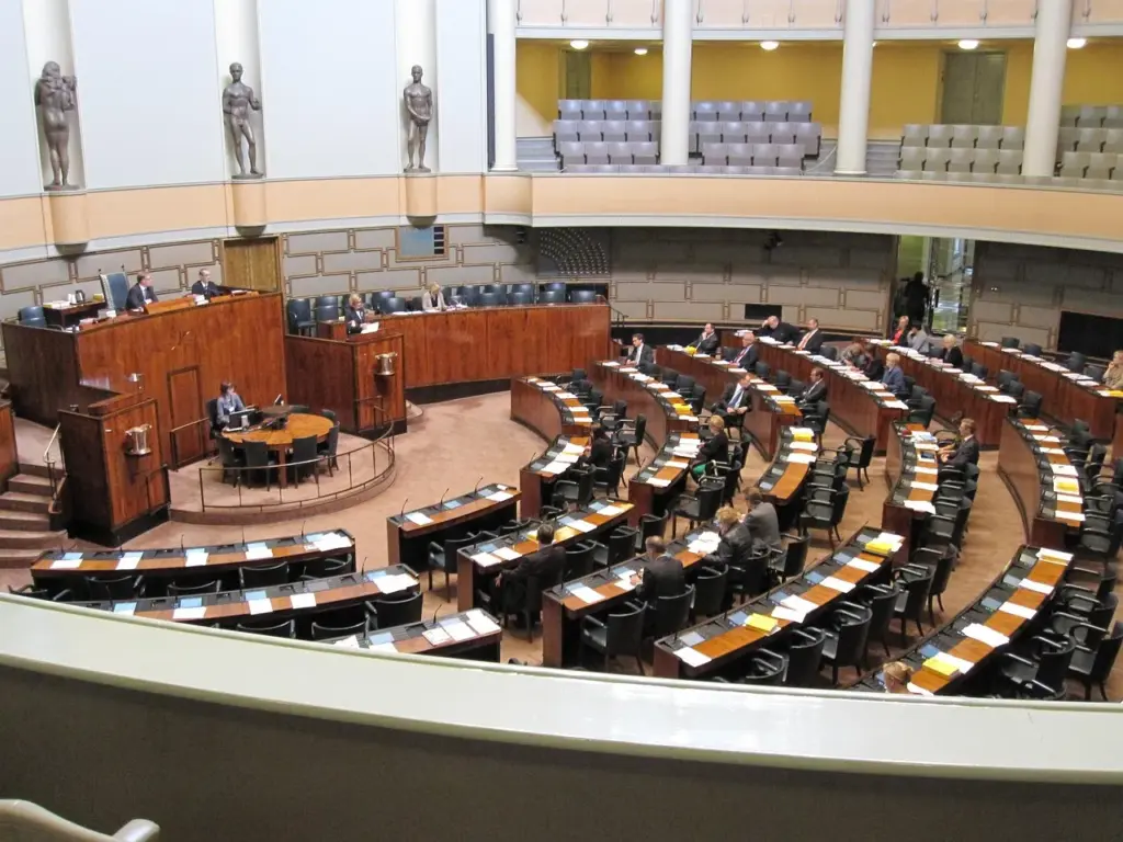 Blick in den Sitzungssaal eines Parlaments